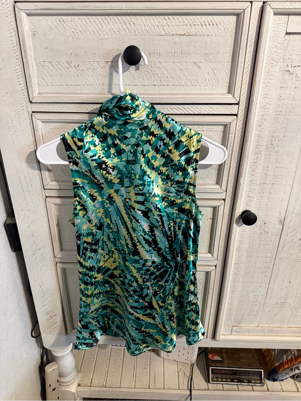Sleeveless Mock Neck Blouse in Teal Green Print